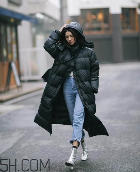 黑色棉襖配什么褲子？黑色棉服搭配褲子圖片