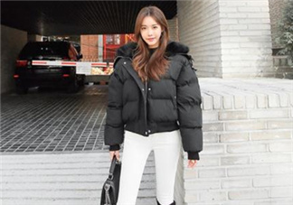 黑色棉襖配什么褲子？黑色棉服搭配褲子圖片