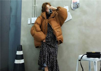 焦糖色棉襖配什么內(nèi)搭？焦糖色棉服搭配圖片