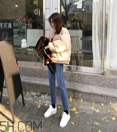 米色羽絨服怎么搭配？米色羽絨服搭配圖片