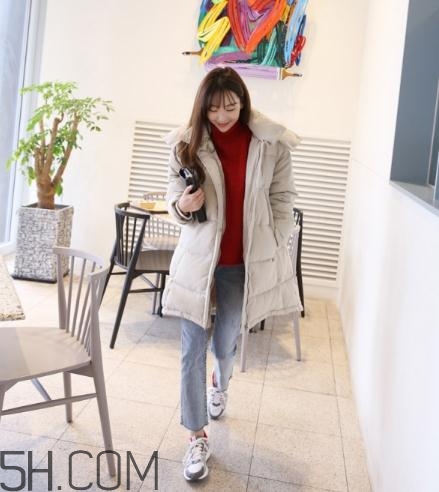 米色羽絨服怎么搭配？米色羽絨服搭配圖片