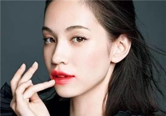 口紅到底應(yīng)該怎么涂？吻唇妝具體畫(huà)法