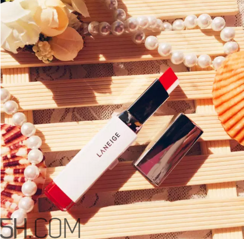 涂口紅前用bb打底可以嗎？最近比較火的口紅品牌有哪些？