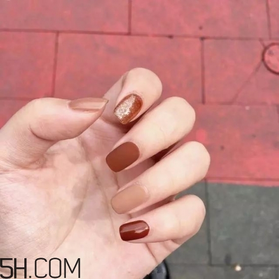 美甲涂什么顏色好看？2018冬天最美的韓式美甲