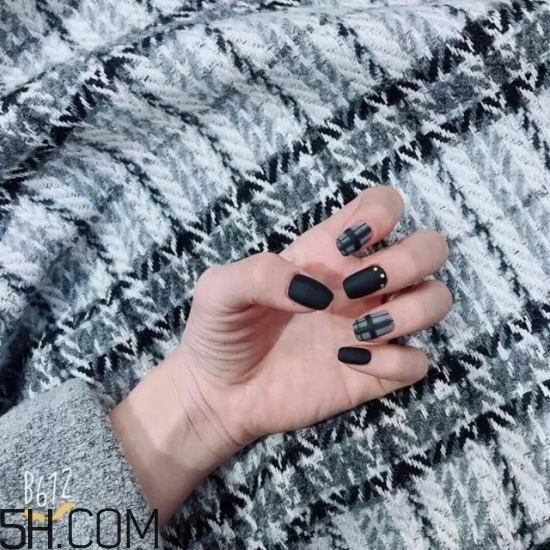 美甲涂什么顏色好看？2018冬天最美的韓式美甲