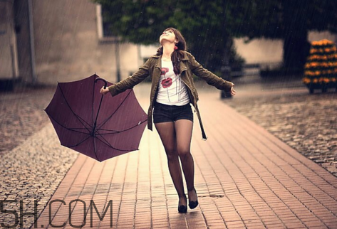 淋雨后要洗澡嗎？淋雨后不洗澡會怎么樣？