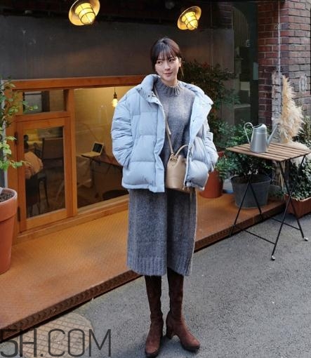 藍(lán)色棉襖配什么褲子？藍(lán)色棉服搭配褲子圖片