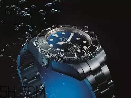 防水手表能帶著游泳嗎？防水手表可以泡溫泉嗎？
