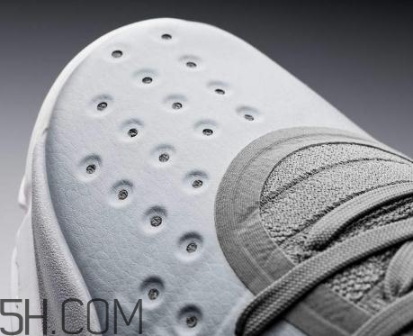 under armour curry 4 more buckets發(fā)售時(shí)間_多少錢？