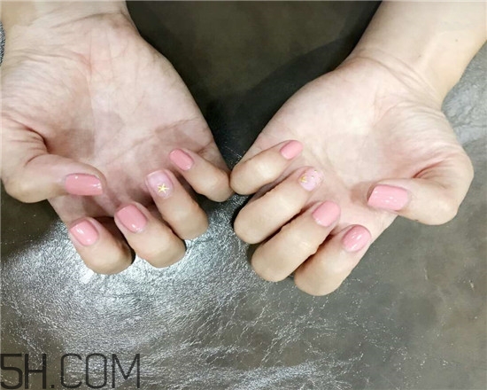 手指粗適合做什么美甲？美甲簡(jiǎn)單大方新款圖片