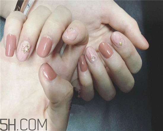 手指粗適合做什么美甲？美甲簡(jiǎn)單大方新款圖片