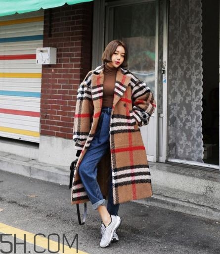 冬天穿牛仔褲配什么鞋子？冬天牛仔褲搭配鞋子圖片