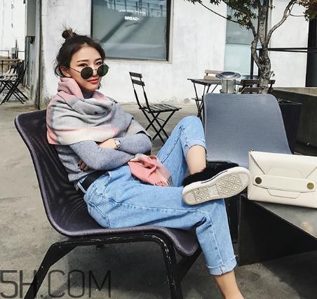 牛仔褲粘上502怎么辦？牛仔褲上的膠水怎么洗掉？