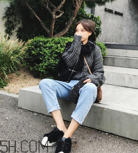 牛仔褲粘上口香糖怎么除掉？牛仔褲上的機(jī)油怎么洗掉？