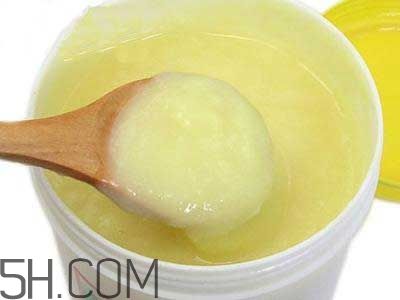 蜂王漿的營養(yǎng)成分有哪些？怎么辨別真假蜂王漿？