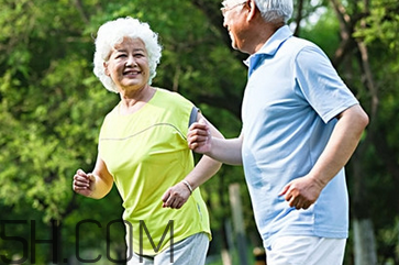跑步機(jī)適合老年人嗎？老年人跑步有什么好處呢？