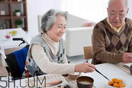 跑步機(jī)適合老年人嗎？老年人跑步有什么好處呢？