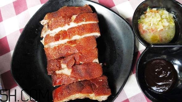 脆皮烤豬用什么設(shè)備好？中國(guó)最出名的脆皮烤豬在哪里？