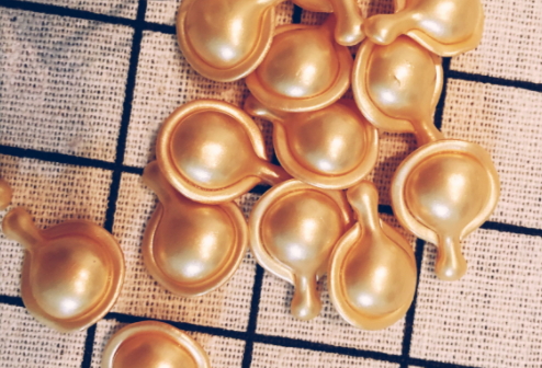 雅頓金膠怎么打開？雅頓金膠膠囊怎么扭開？