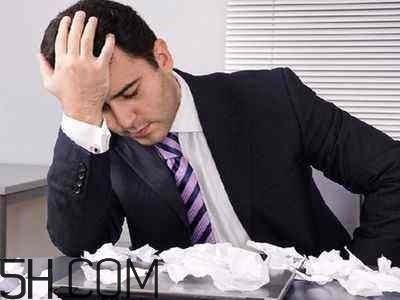 焦慮癥的表現(xiàn)是怎樣的？焦慮癥對身體有什么危害？