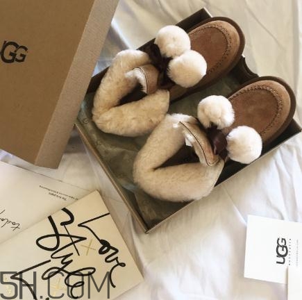 ugg雪地靴要穿襪子嗎？ugg是光腳穿嗎？