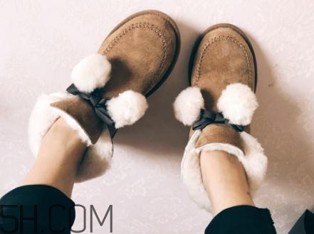 ugg雪地靴要穿襪子嗎？ugg是光腳穿嗎？