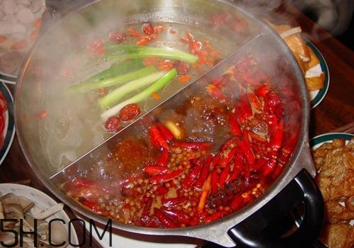 喉嚨有異物是食道癌嗎？如何預(yù)防食道癌？