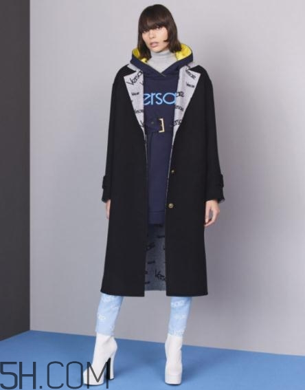 versace2018早秋服裝系列好看嗎_有哪些款式？
