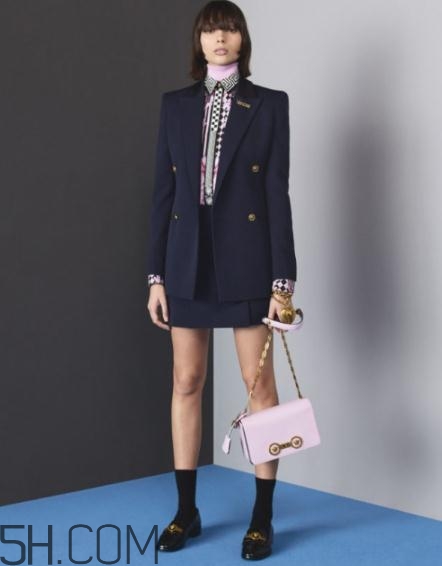versace2018早秋服裝系列好看嗎_有哪些款式？