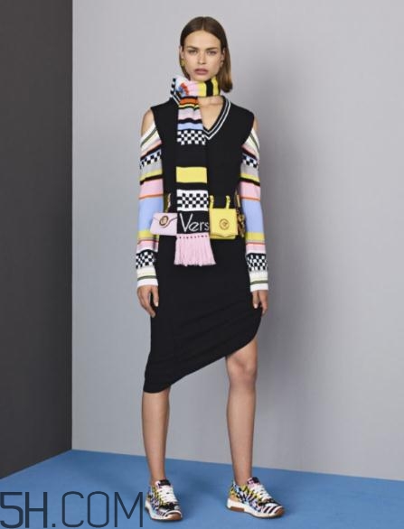 versace2018早秋服裝系列好看嗎_有哪些款式？