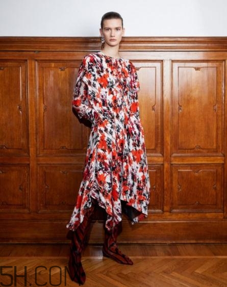 roberto cavalli2018早秋服裝系列好看嗎_有哪些款式？