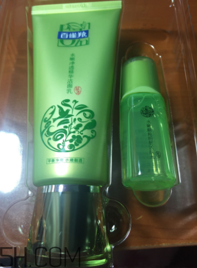 百雀羚泡沫潔面乳洗后緊繃嗎？適合干皮嗎？