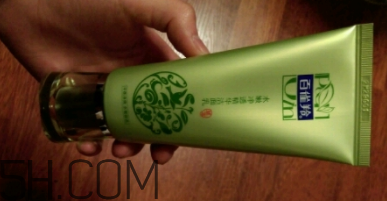 百雀羚泡沫潔面乳洗后緊繃嗎？適合干皮嗎？