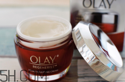 olay大紅瓶面霜適合白天用嗎？能見光嗎？