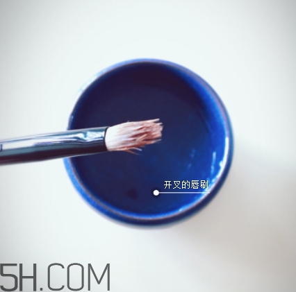 唇刷怎么用？唇刷怎么蘸取口紅