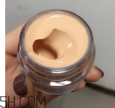 Olay素顏眼霜油不油？適合什么膚質(zhì)？