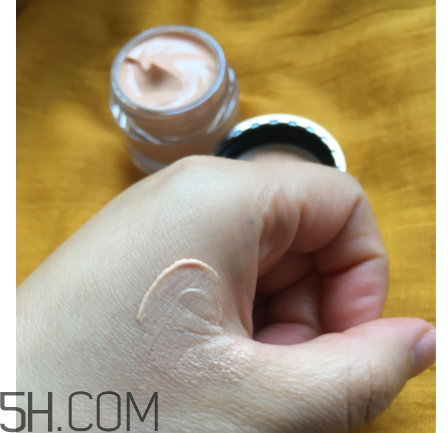Olay素顏眼霜油不油？適合什么膚質(zhì)？