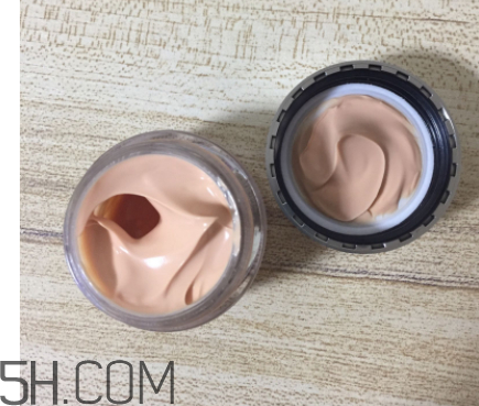 Olay素顏眼霜油不油？適合什么膚質(zhì)？