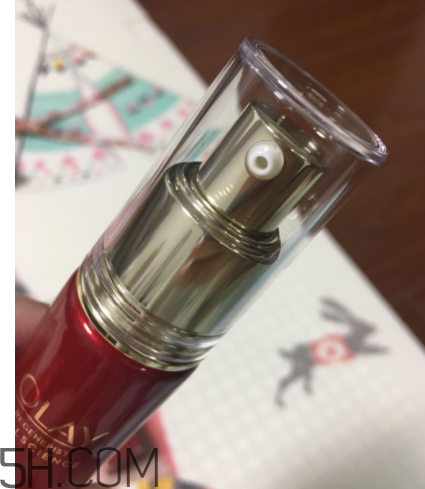 Olay小臉精華露是乳液嗎？用在哪一個(gè)步驟？