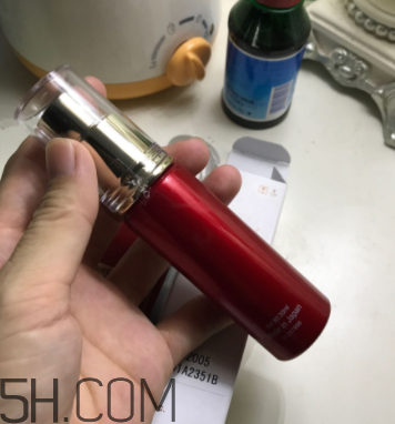 Olay小臉精華露適合什么季節(jié)用？什么膚質(zhì)？
