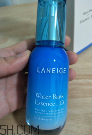 蘭芝補(bǔ)水小藍(lán)瓶是乳液嗎？用在哪一步？