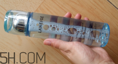 蘭芝水衡精華水油不油？適合油皮嗎？