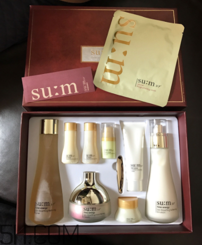 SUM37時光肌底套盒有什么？適合什么膚質(zhì)？