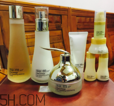 SUM37時光肌底套盒有什么？適合什么膚質(zhì)？