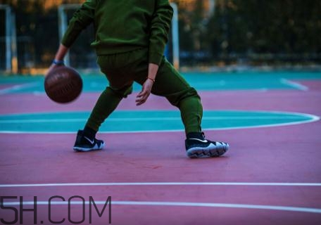 nike kyrie 4實(shí)戰(zhàn)效果怎么樣？耐克歐文4代測(cè)評(píng)