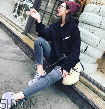 黑色衣服被漂白水弄壞怎么復原？黑色衣服被84燒黃了怎么辦？