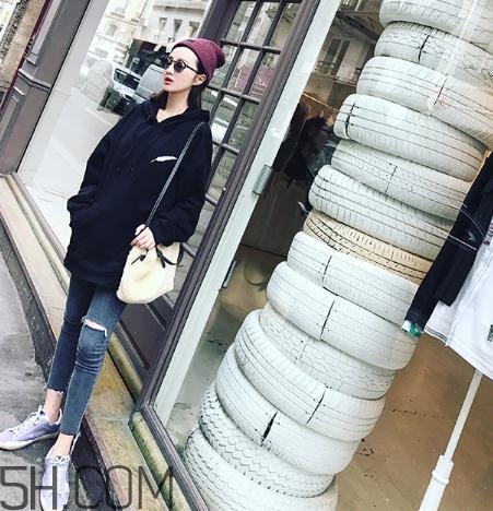 黑色衣服被漂白水弄壞怎么復原？黑色衣服被84燒黃了怎么辦？