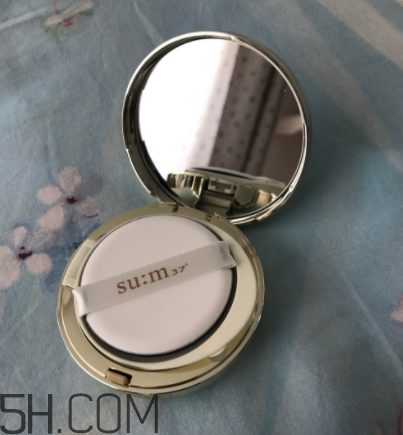 sum37空氣感氣墊霜浮粉嗎？適合油皮嗎？