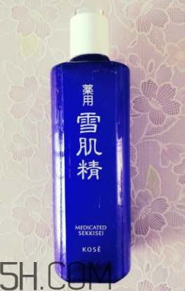 雪肌精化妝水適合干皮嗎？適合痘肌嗎？