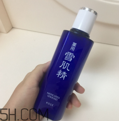 雪肌精化妝水盈潤型適合油皮嗎？適合夏季嗎？